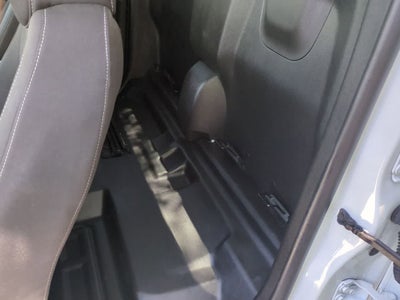 Chevrolet Colorado 2022, tracción 2WD, cabina extendida, caja larga, versión LT