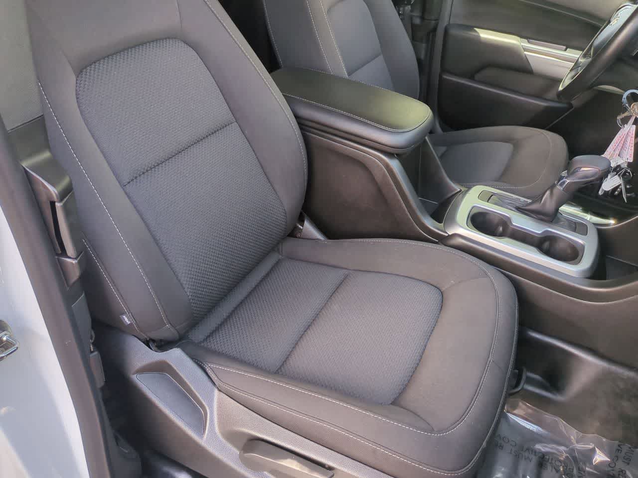 Chevrolet Colorado 2022, tracción 2WD, cabina extendida, caja larga, versión LT