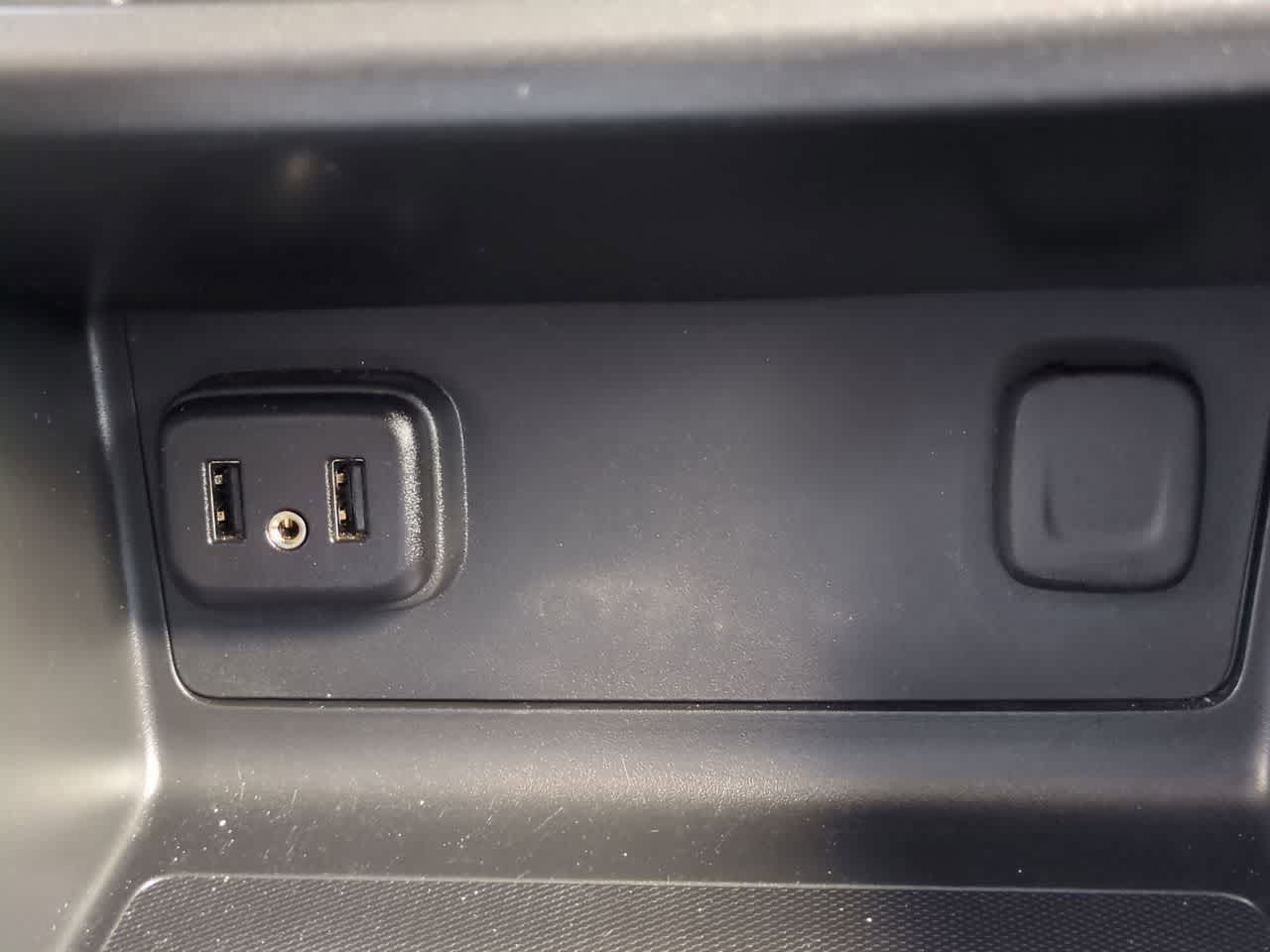 Chevrolet Colorado 2022, tracción 2WD, cabina extendida, caja larga, versión LT