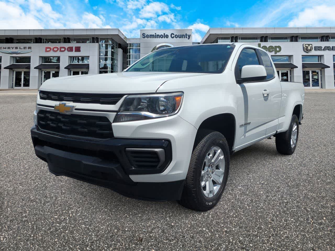 Chevrolet Colorado 2022, tracción 2WD, cabina extendida, caja larga, versión LT