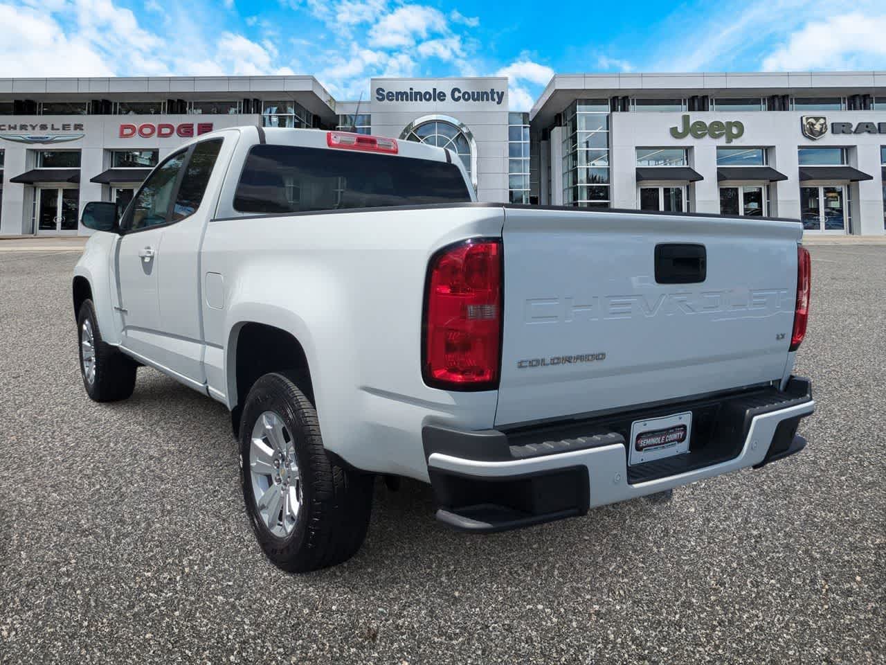 Chevrolet Colorado 2022, tracción 2WD, cabina extendida, caja larga, versión LT