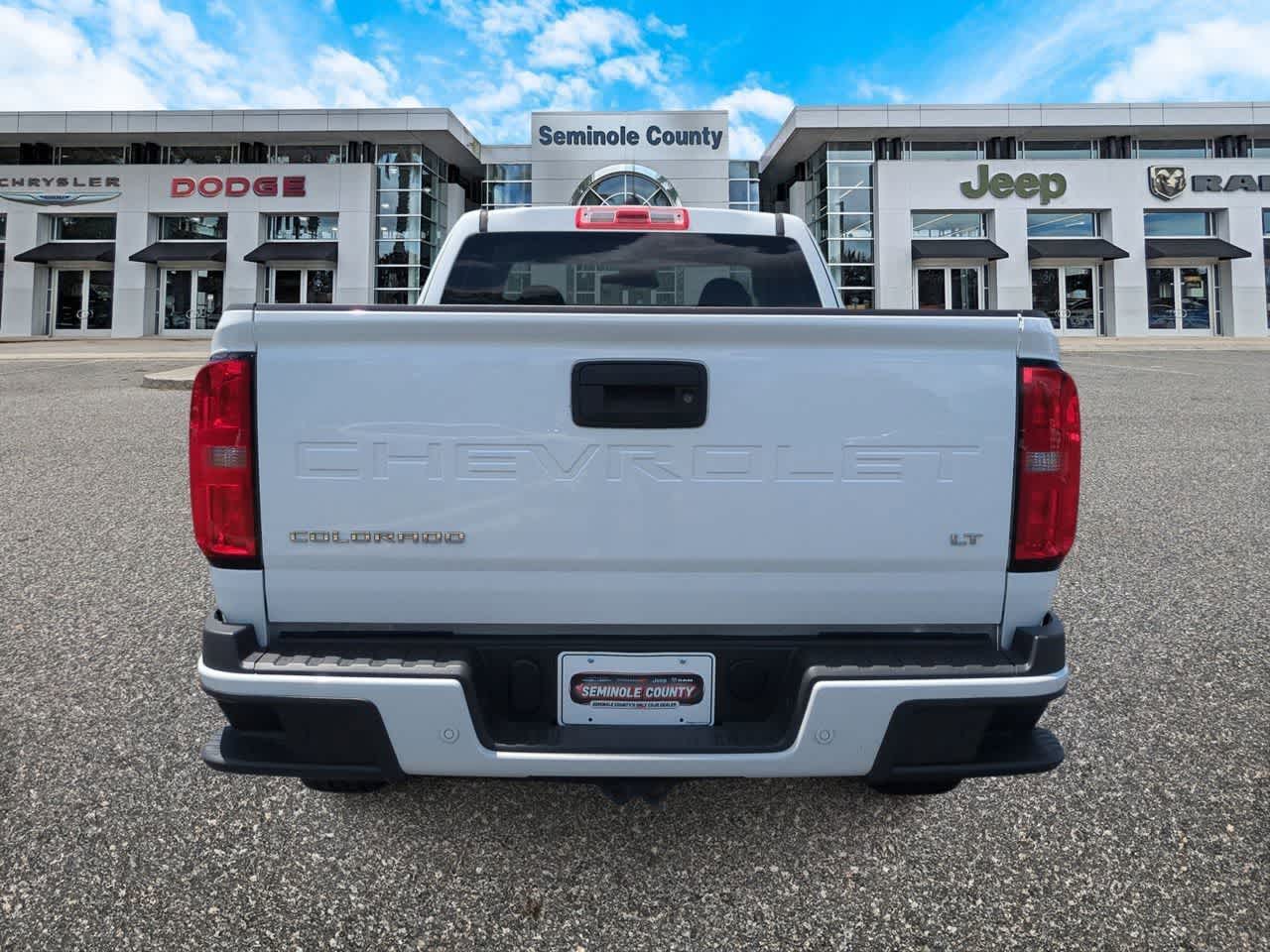 Chevrolet Colorado 2022, tracción 2WD, cabina extendida, caja larga, versión LT