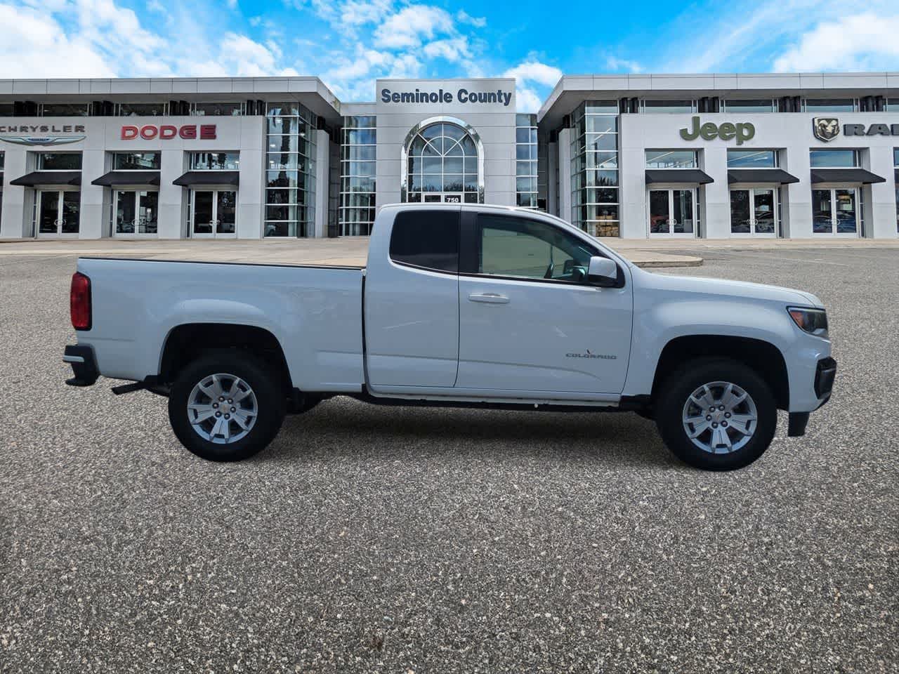 Chevrolet Colorado 2022, tracción 2WD, cabina extendida, caja larga, versión LT