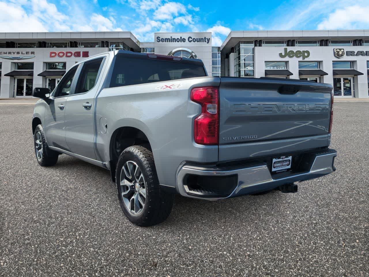 Chevrolet Silverado 1500 4WD Crew Cab Short Bed LT con 2FL, 2024