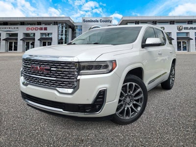 GMC Acadia Denali con tracción delantera (2022)