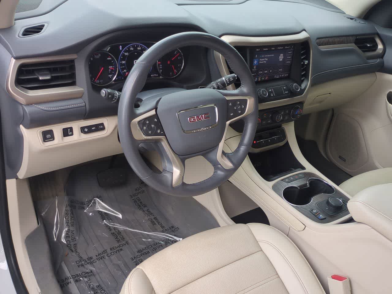 GMC Acadia Denali con tracción delantera (2022)