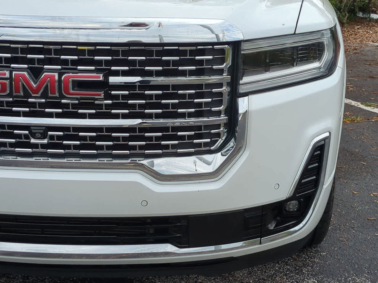 GMC Acadia Denali con tracción delantera (2022)
