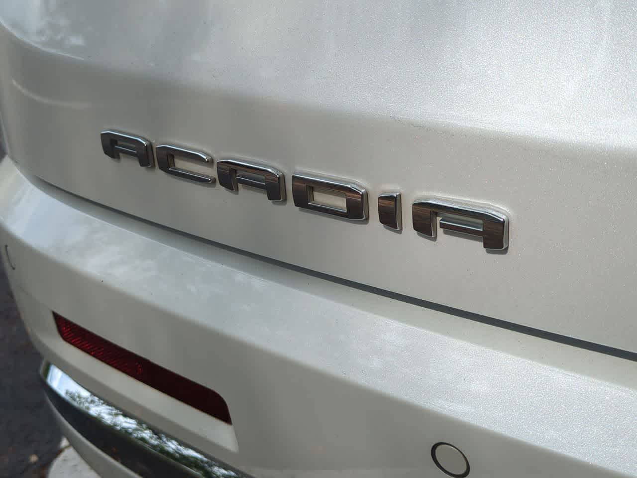 GMC Acadia Denali con tracción delantera (2022)
