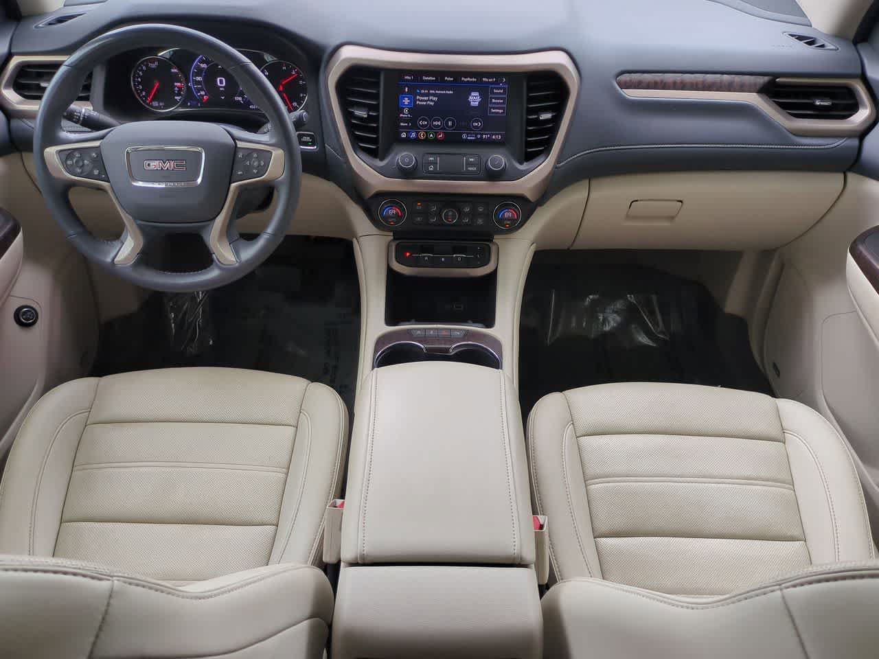 GMC Acadia Denali con tracción delantera (2022)