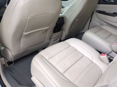 GMC Acadia Denali con tracción delantera (2022)