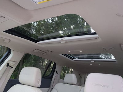 GMC Acadia Denali con tracción delantera (2022)