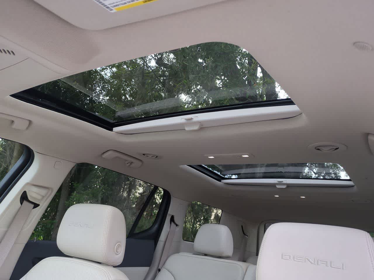 GMC Acadia Denali con tracción delantera (2022)