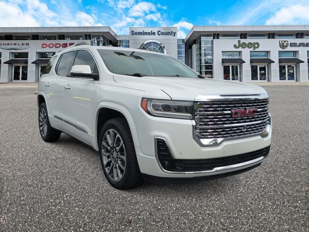 GMC Acadia Denali con tracción delantera (2022)
