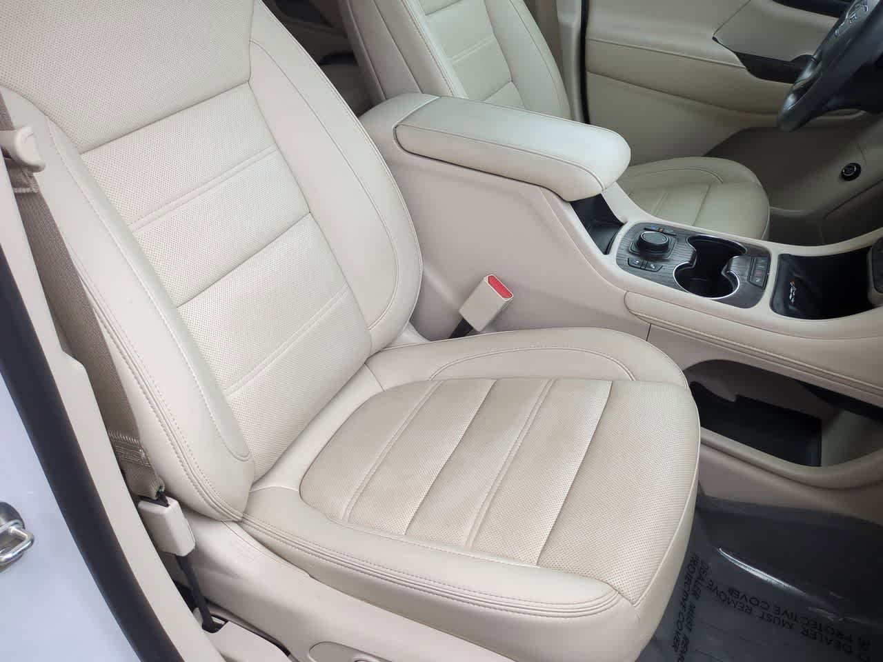 GMC Acadia Denali con tracción delantera (2022)