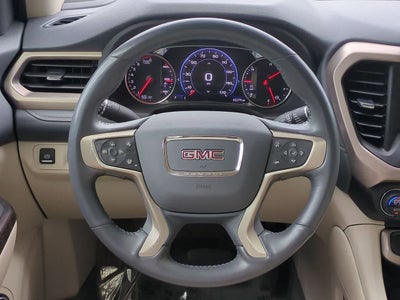 GMC Acadia Denali con tracción delantera (2022)