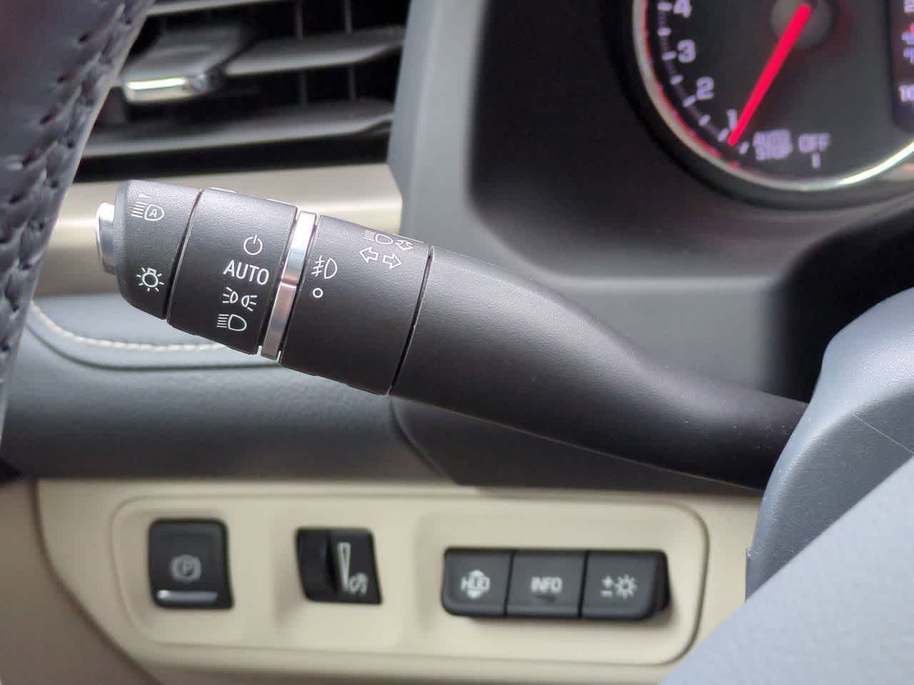 GMC Acadia Denali con tracción delantera (2022)