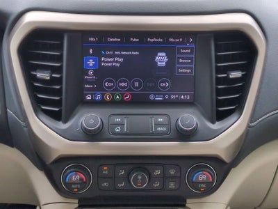 GMC Acadia Denali con tracción delantera (2022)