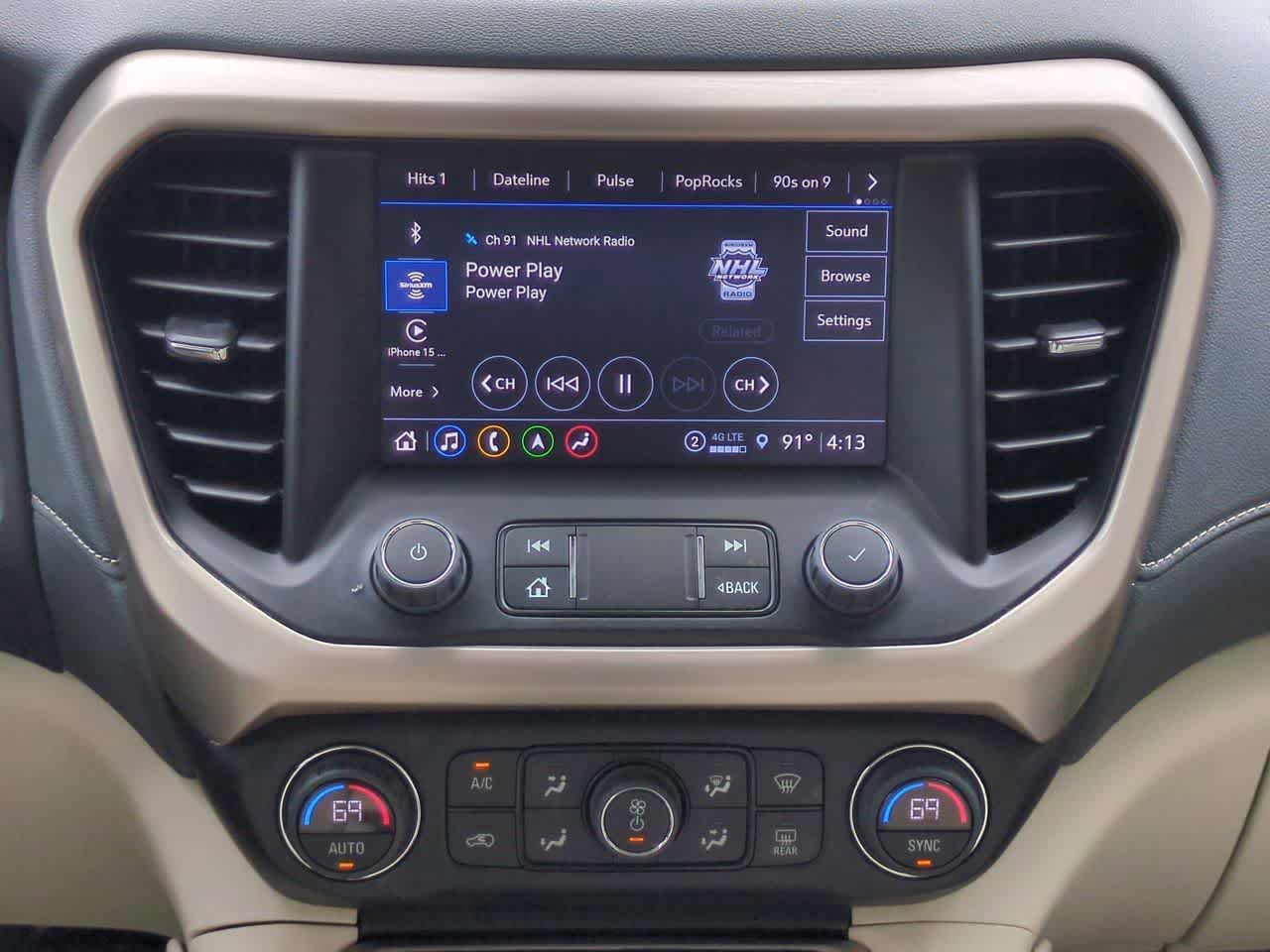 GMC Acadia Denali con tracción delantera (2022)