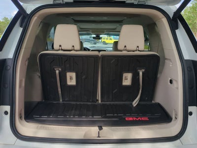 GMC Acadia Denali con tracción delantera (2022)