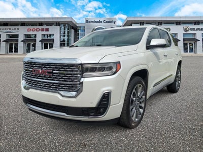 GMC Acadia Denali con tracción delantera (2022)