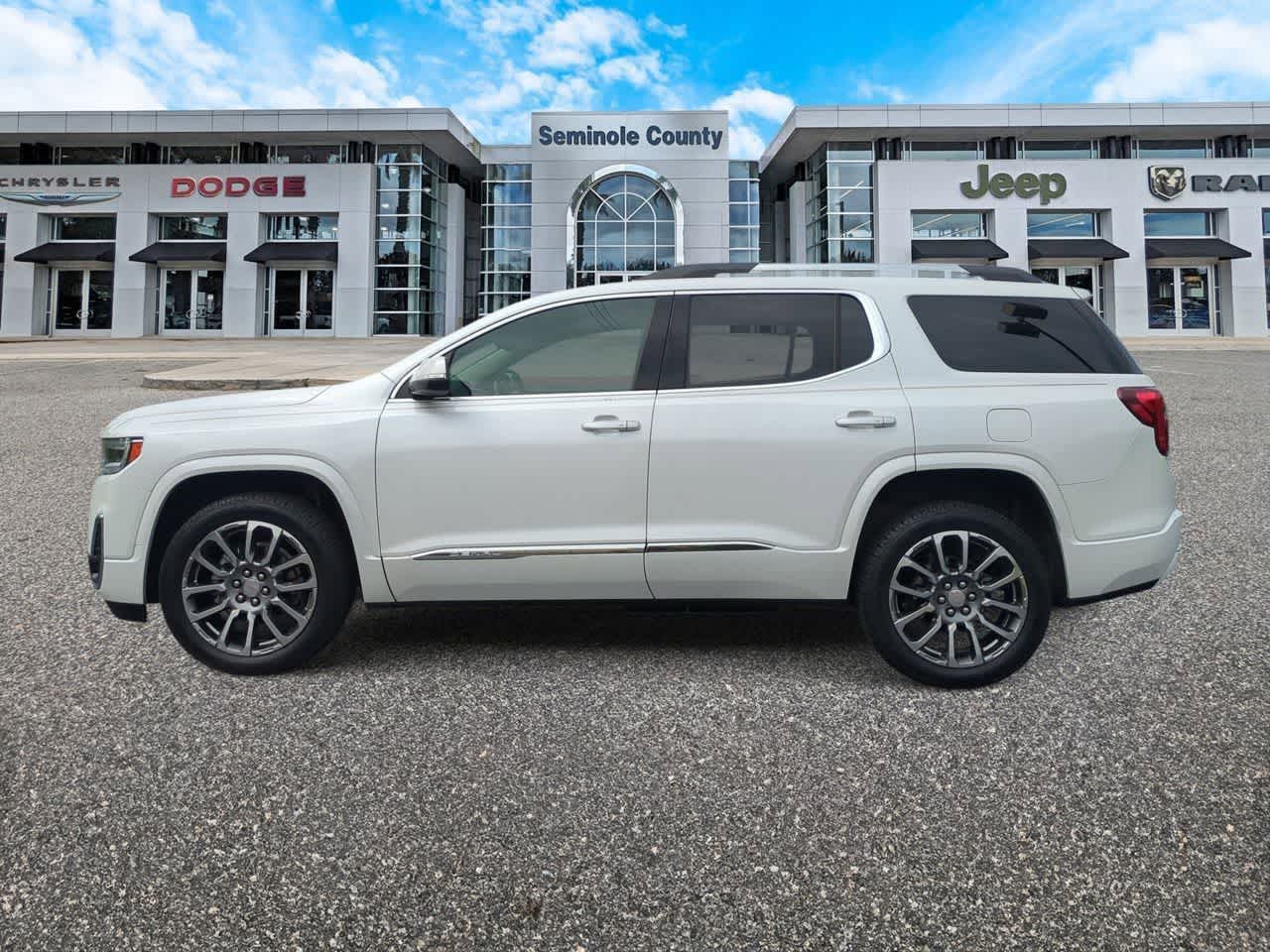 GMC Acadia Denali con tracción delantera (2022)