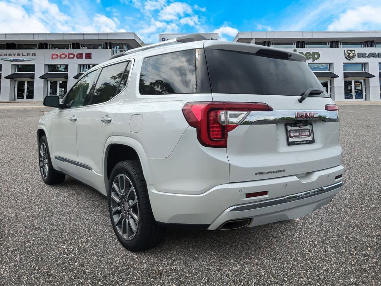 GMC Acadia Denali con tracción delantera (2022)