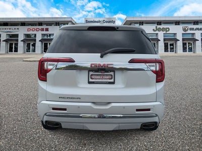GMC Acadia Denali con tracción delantera (2022)