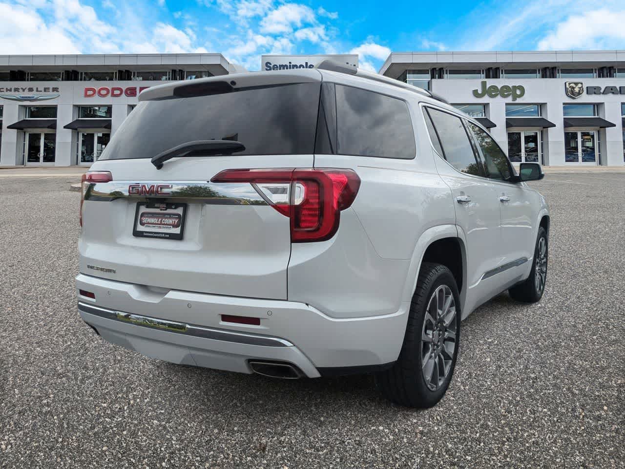 GMC Acadia Denali con tracción delantera (2022)