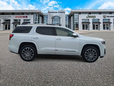 GMC Acadia Denali con tracción delantera (2022)