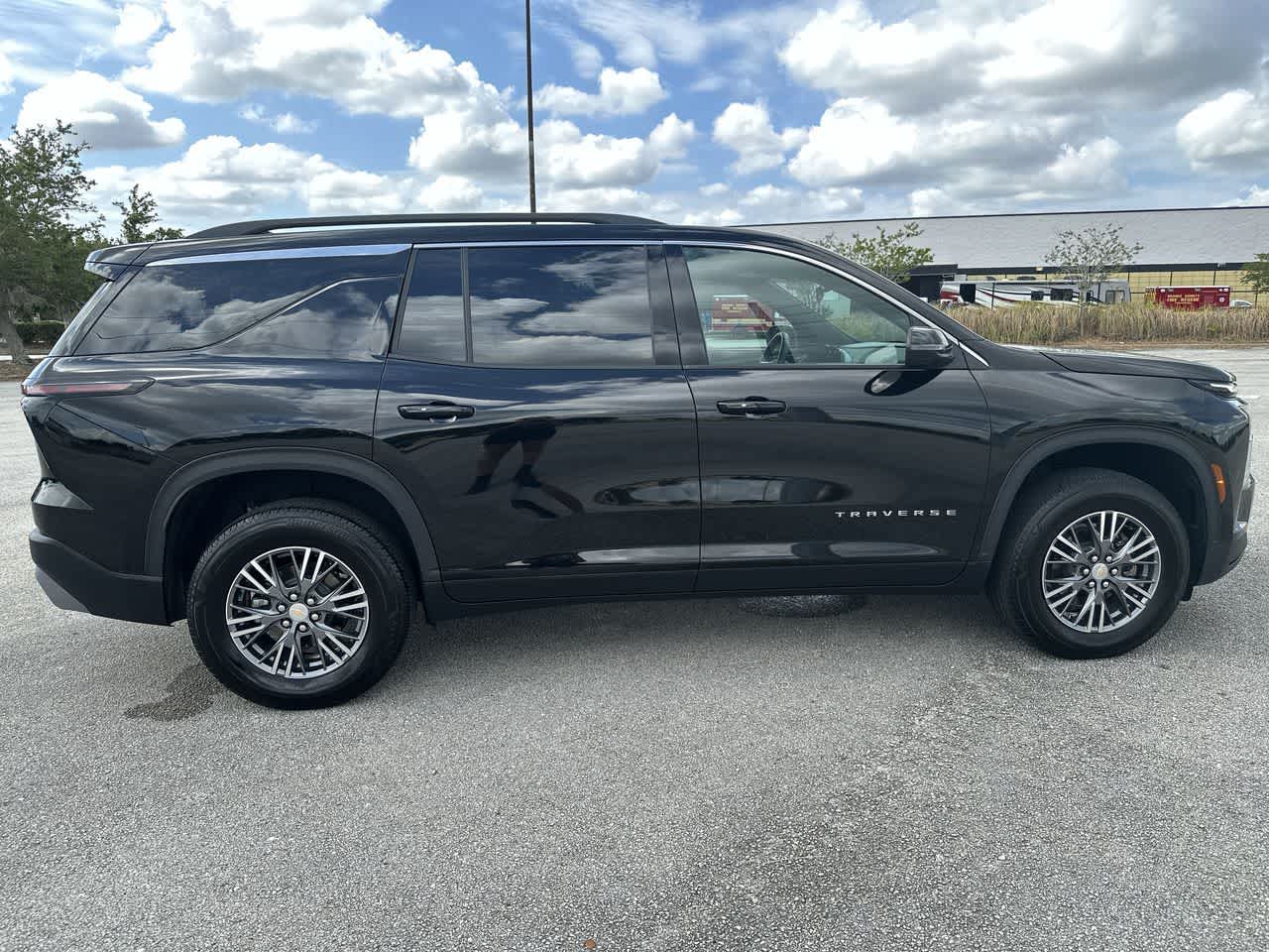 Chevrolet Traverse LT con tracción delantera, 2026