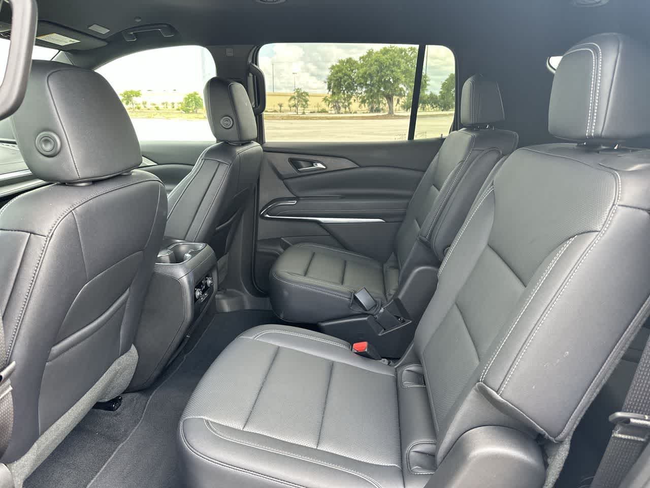 Chevrolet Traverse LT con tracción delantera, 2026