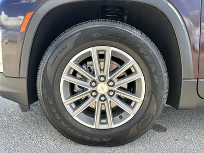 Chevrolet Traverse LT 2022 con tracción delantera y tapicería de tela