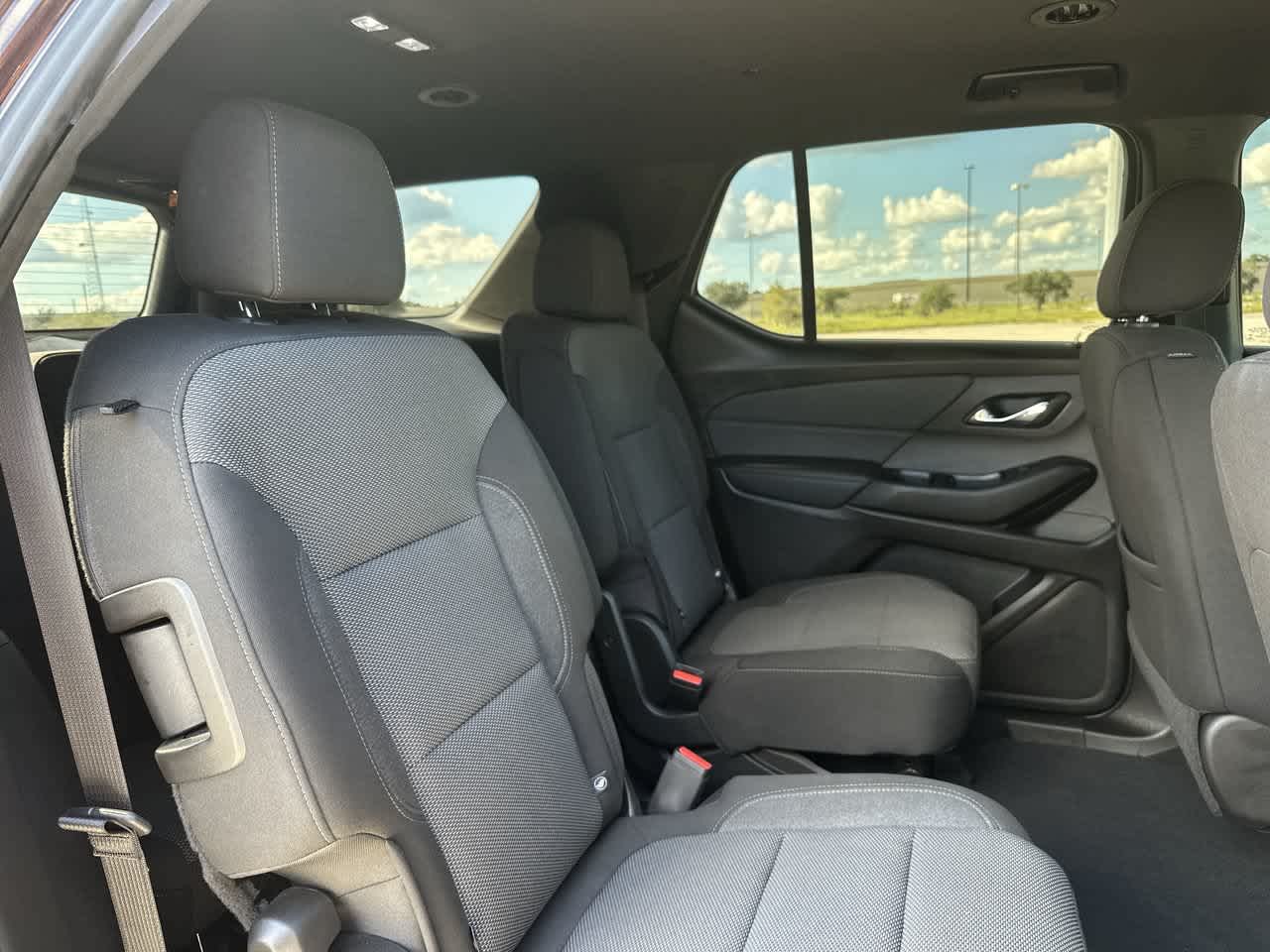 Chevrolet Traverse LT 2022 con tracción delantera y tapicería de tela