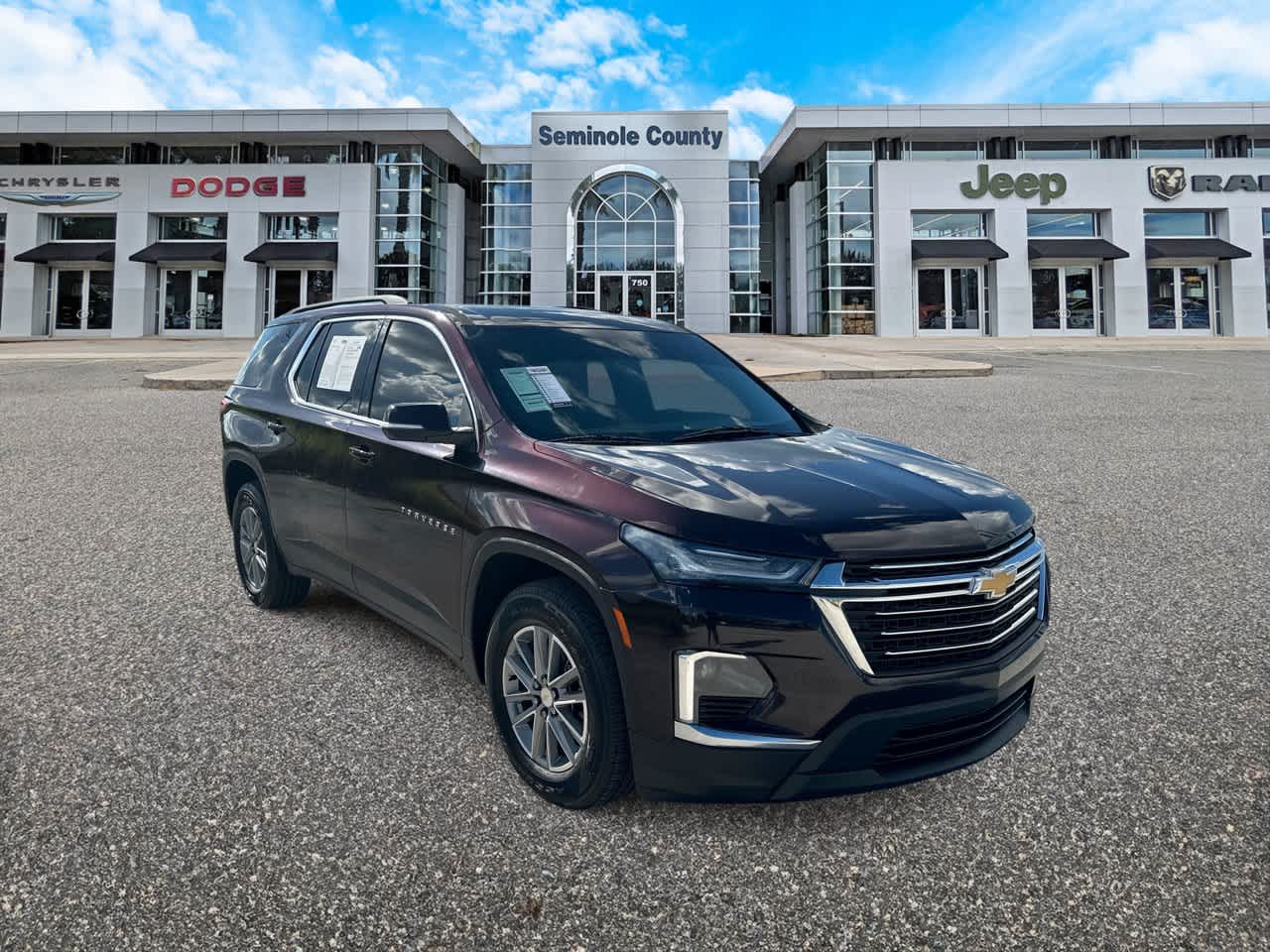 Chevrolet Traverse LT 2022 con tracción delantera y tapicería de tela