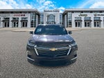 Chevrolet Traverse LT 2022 con tracción delantera y tapicería de tela