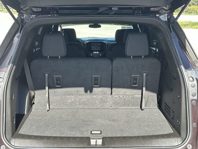 Chevrolet Traverse LT 2022 con tracción delantera y tapicería de tela