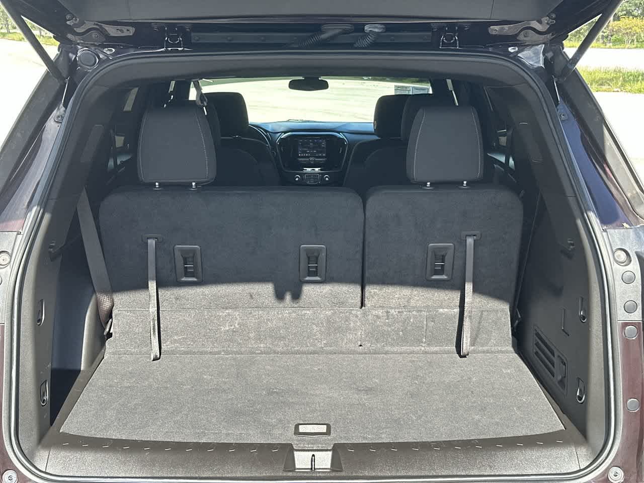 Chevrolet Traverse LT 2022 con tracción delantera y tapicería de tela
