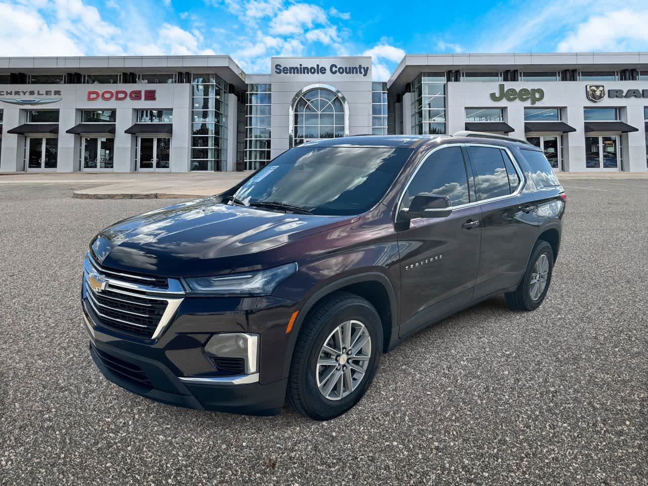 Chevrolet Traverse LT 2022 con tracción delantera y tapicería de tela
