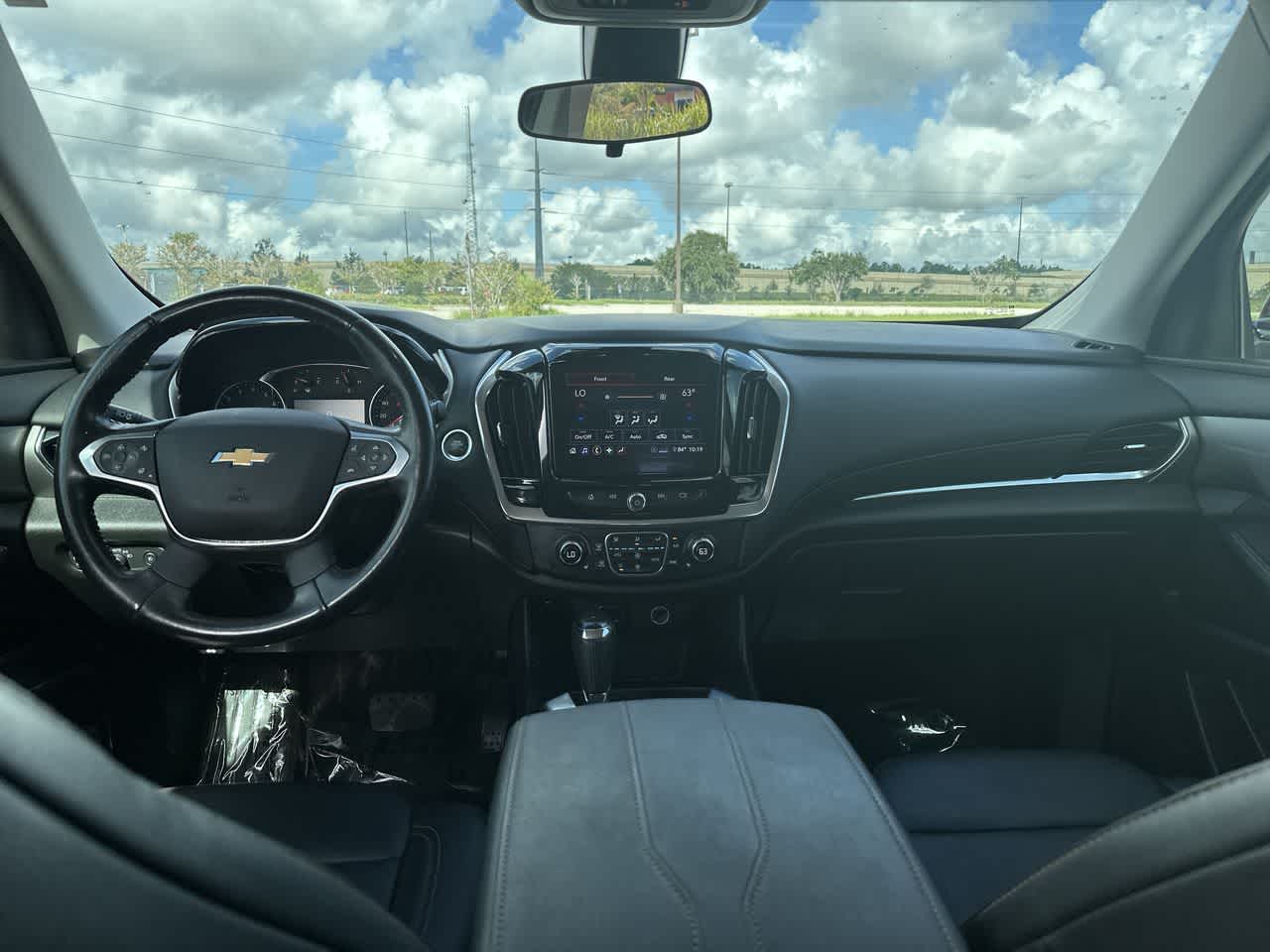 Chevrolet Traverse LT de 2020, tracción delantera, tapicería de cuero