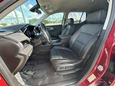 Chevrolet Traverse LT de 2020, tracción delantera, tapicería de cuero