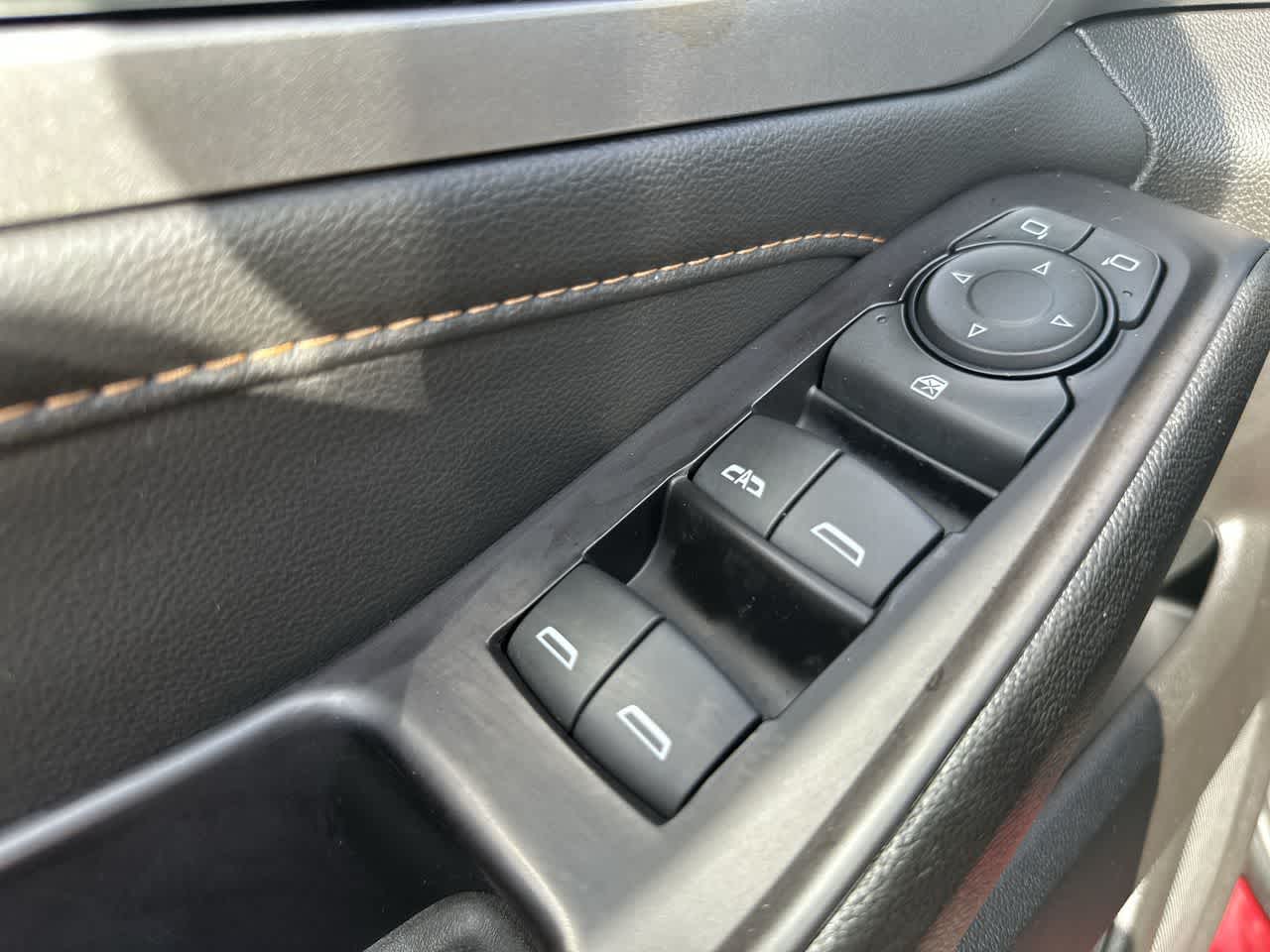 Chevrolet Traverse LT de 2020, tracción delantera, tapicería de cuero