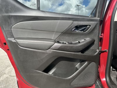 Chevrolet Traverse LT de 2020, tracción delantera, tapicería de cuero