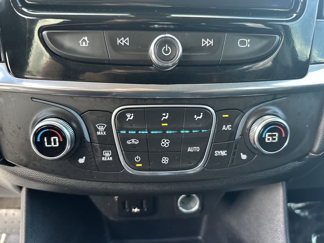 Chevrolet Traverse LT de 2020, tracción delantera, tapicería de cuero
