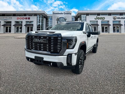 GMC Sierra 2500HD 4WD de 2024, cabina doble, caja estándar, versión Denali Ultimate