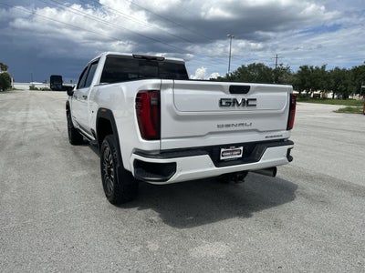 GMC Sierra 2500HD 4WD de 2024, cabina doble, caja estándar, versión Denali Ultimate