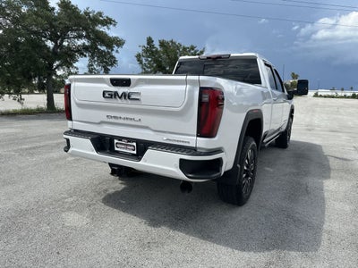 GMC Sierra 2500HD 4WD de 2024, cabina doble, caja estándar, versión Denali Ultimate