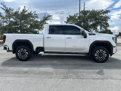 GMC Sierra 2500HD 4WD de 2024, cabina doble, caja estándar, versión Denali Ultimate