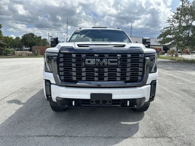 GMC Sierra 2500HD 4WD de 2024, cabina doble, caja estándar, versión Denali Ultimate