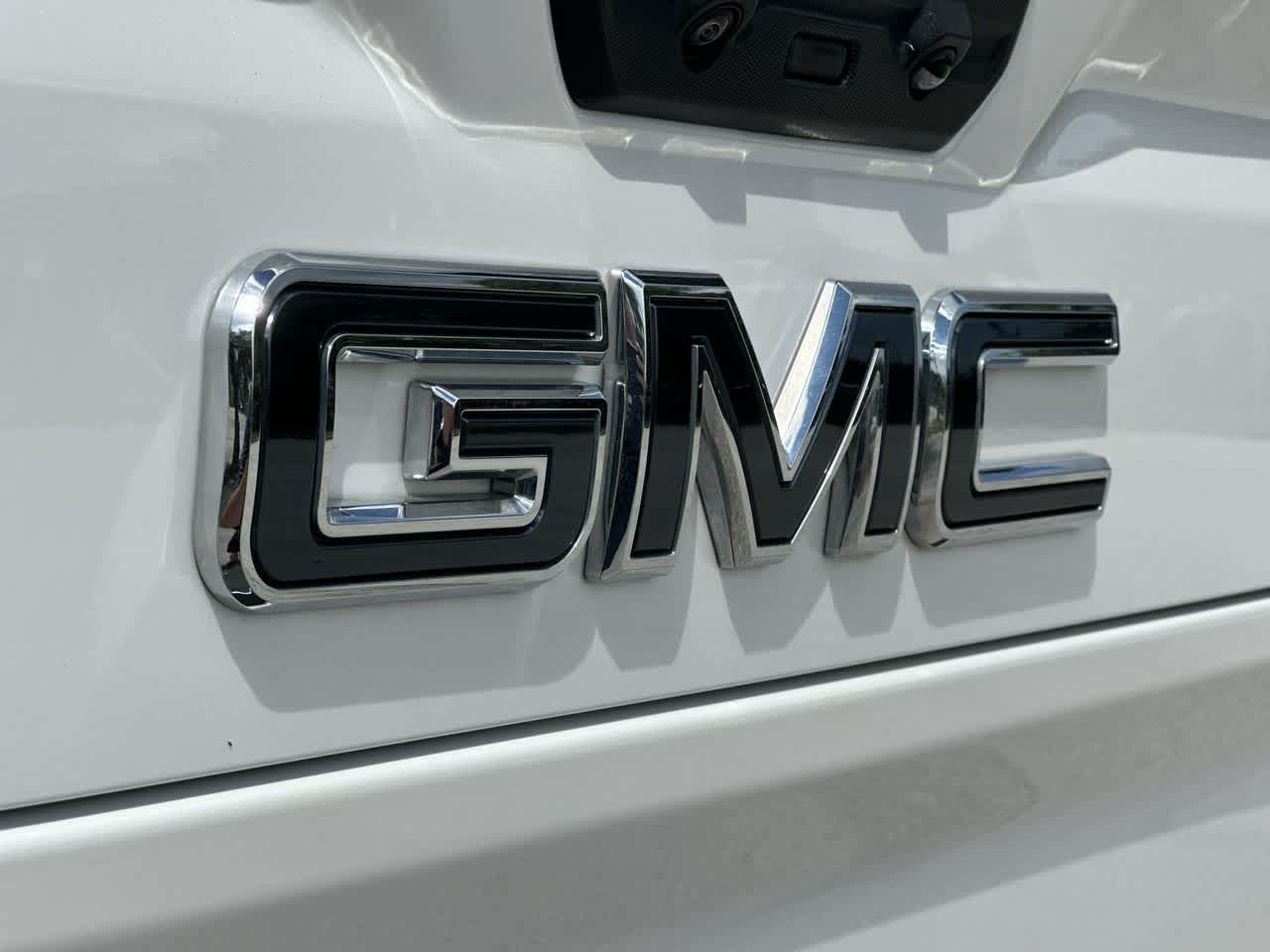 GMC Sierra 2500HD 4WD de 2024, cabina doble, caja estándar, versión Denali Ultimate