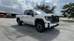 GMC Sierra 2500HD 4WD de 2024, cabina doble, caja estándar, versión Denali Ultimate